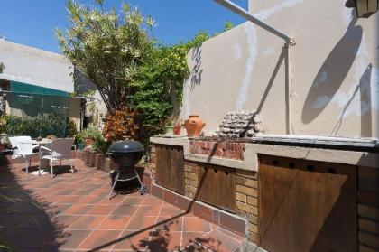 Cute Sea Point Private Apartment / with Potable water! - image 4