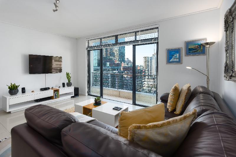 Contemporary De Waterkant Condo with City Views - main image