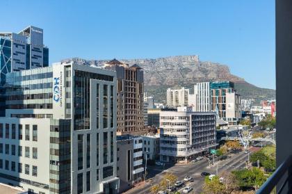 Contemporary De Waterkant Condo with City Views - image 4