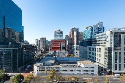 Contemporary De Waterkant Condo with City Views - image 5