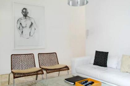 Crisp and Classy De Waterkant Condo