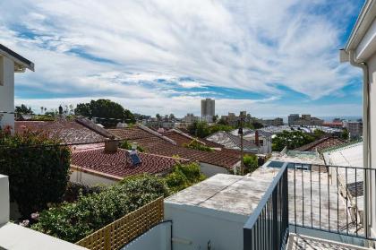 Luxury 2 Bedroom Sea Point Terrace Home - image 5