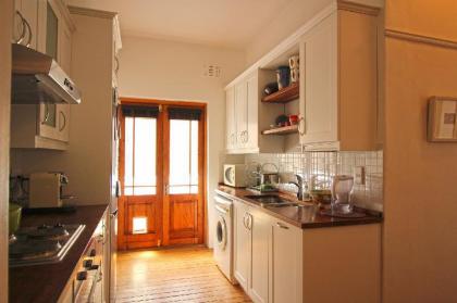 Charming 1 Bedroom Apartment in Sea Point - image 3