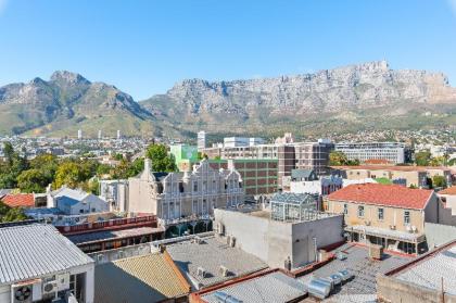 Contemporary City Apartment  Table Mountain Views - image 4