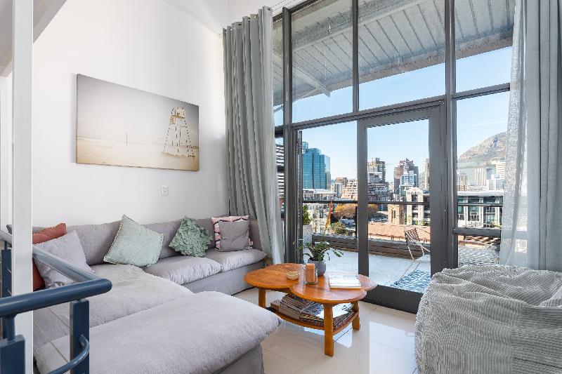 Stylish Loft Apartment  Epic Table Mountain Views - main image