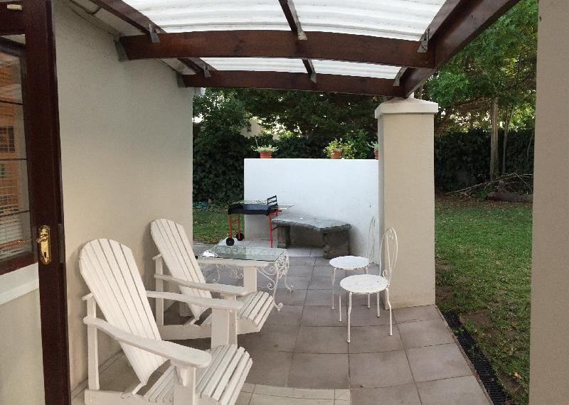 Cottage in the Heart of Constantia  Swimming Pool - image 4