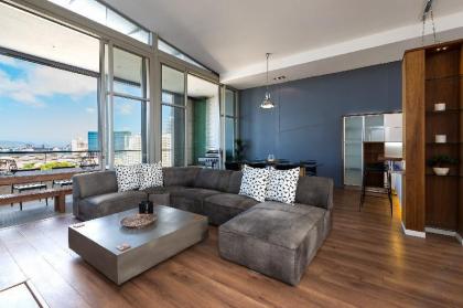 Luxury De Waterkant Penthouse With Panoramic Views - image 3