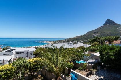 Spacious Camps Bay Apartment with Amazing Views! - image 7