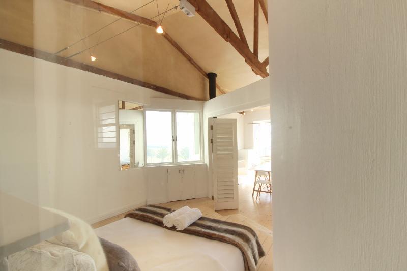 Spacious Light & Bright on the Beachfront!!! - image 3