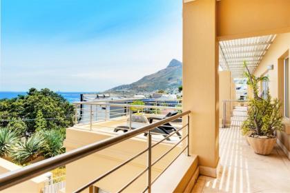 Backup-Powered Camps Bay Beach Condo - image 15