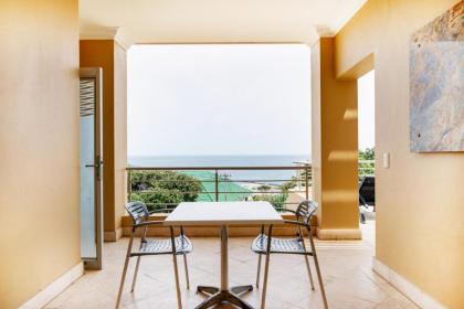 Backup-Powered Camps Bay Beach Condo - image 16