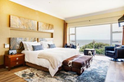 Backup-Powered Camps Bay Beach Condo - image 19