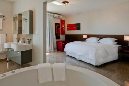 Camps Bay Ruby Suite - image 4