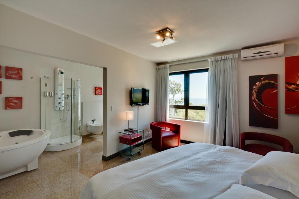 Camps Bay Ruby Suite - image 5