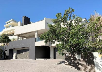 Clifton apartment with private pool deck  - image 10