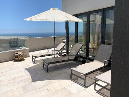 Clifton apartment with private pool deck  - image 12