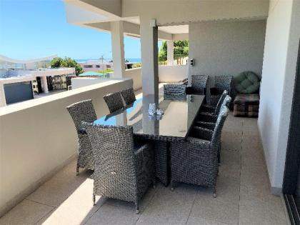 Clifton apartment with private pool deck  - image 6