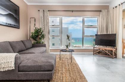 Large Stylish Apartment 5 Coral Habi - image 7