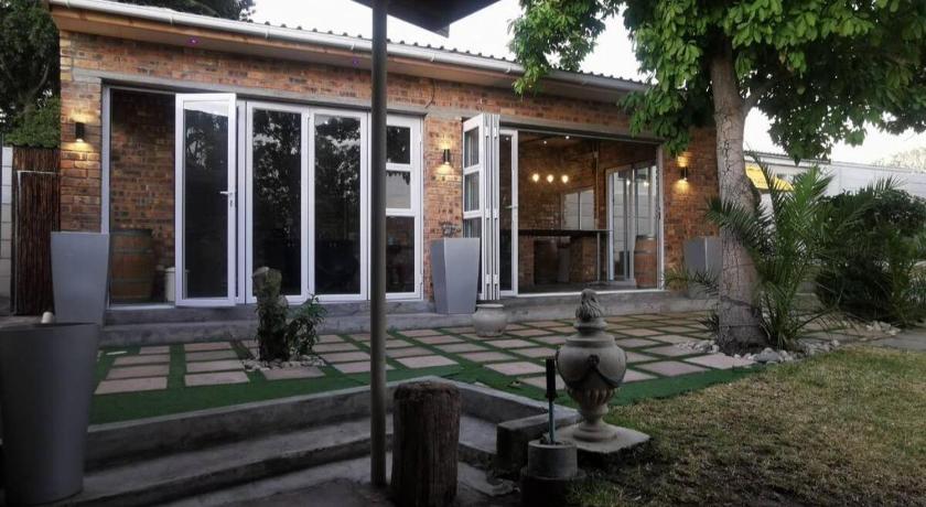 Cammys Guest House - image 3