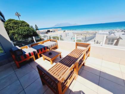 2WhiteWaters Bloubergstrand Homestay