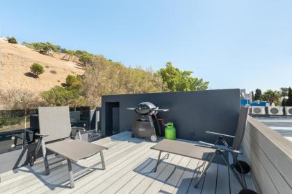 Modern Apartment in De Waterkant l Private Rooftop - image 3