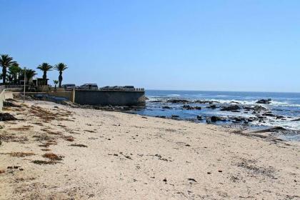 Blue Waters Studio with sea views from Balcony - image 5