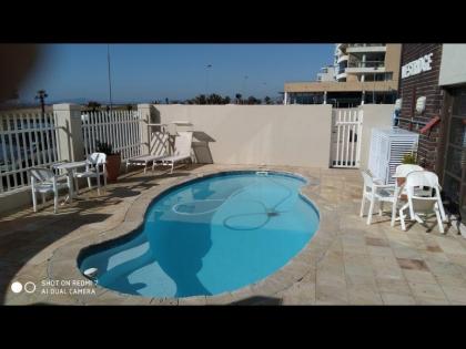 Mouille Point 2 Bedroom - image 10