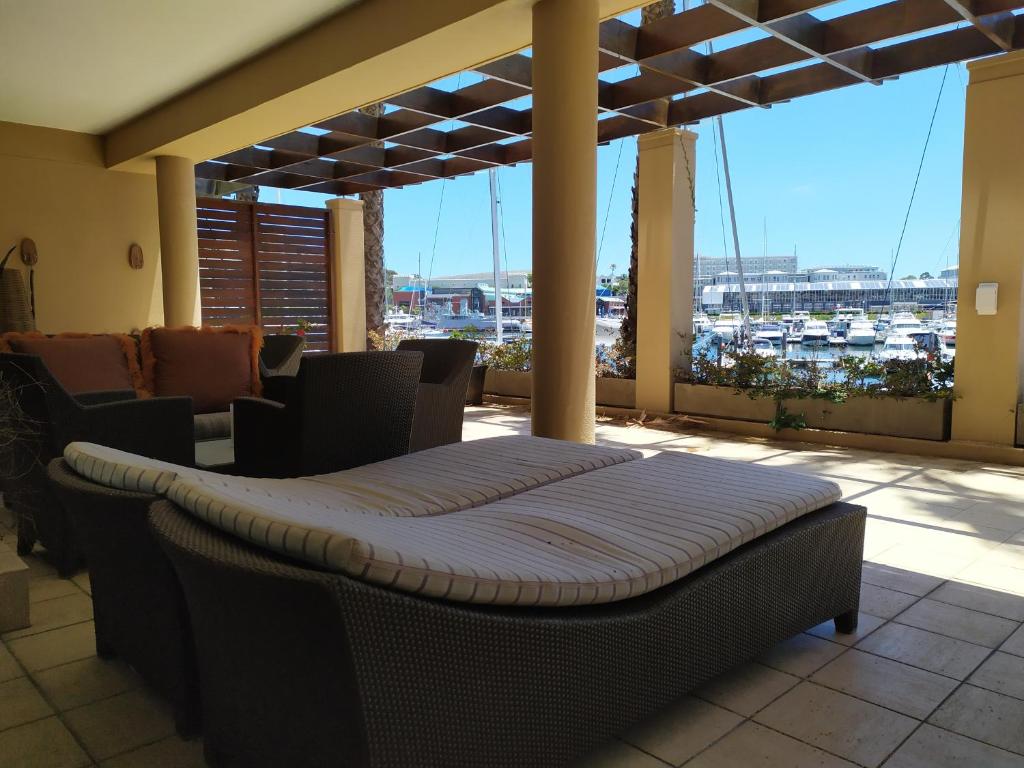 Unique 3 Bedroom in V A Waterfront - image 6