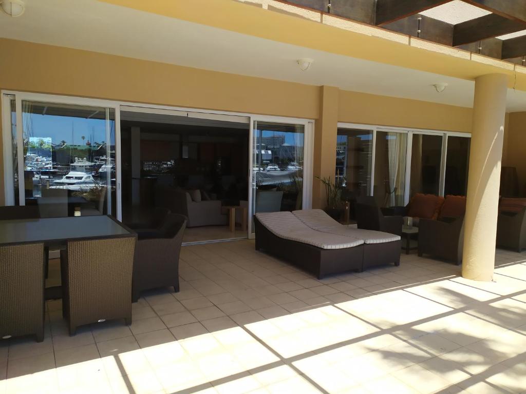 Unique 3 Bedroom in V A Waterfront - image 7