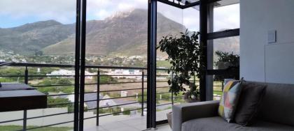 Holiday Apartment and Work Remotely 2min from the Beach Hout Bay - image 13