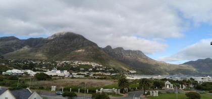 Holiday Apartment and Work Remotely 2min from the Beach Hout Bay - image 8