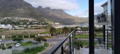 Holiday Apartment and Work Remotely 2min from the Beach Hout Bay - image 9