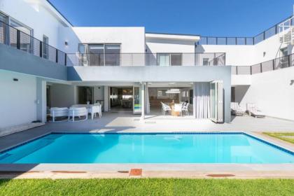 Stunning Villa de Soleil - image 4