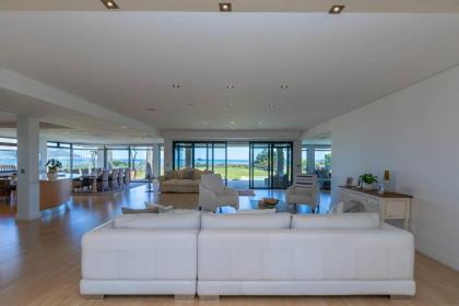 Villa Paradis - ocean front with views to behold! - image 12