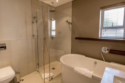 Camps Bay One Bedroom apartment - The Crystal - image 14