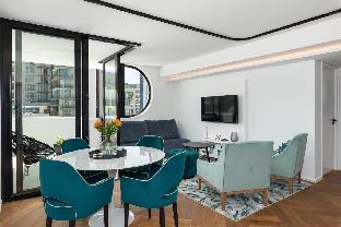 Luxurious Penthouse City Centre Stunning Views - image 2