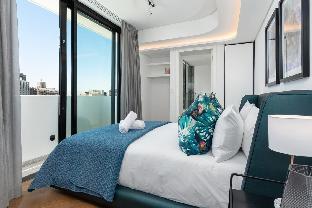 Luxurious Penthouse City Centre Stunning Views - image 3