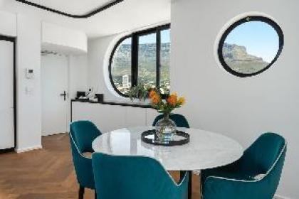 Luxurious Penthouse City Centre Stunning Views - image 4