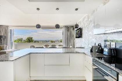 Rocha Villa - Camps Bay - image 9