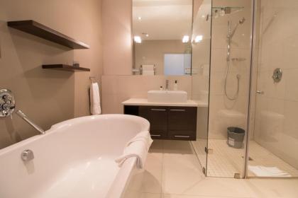 Camps Bay One Bedroom apartment - luxury stay with sea viea - image 13