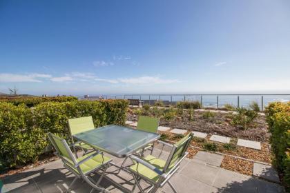 Camps Bay One Bedroom apartment - luxury stay with sea viea - image 14