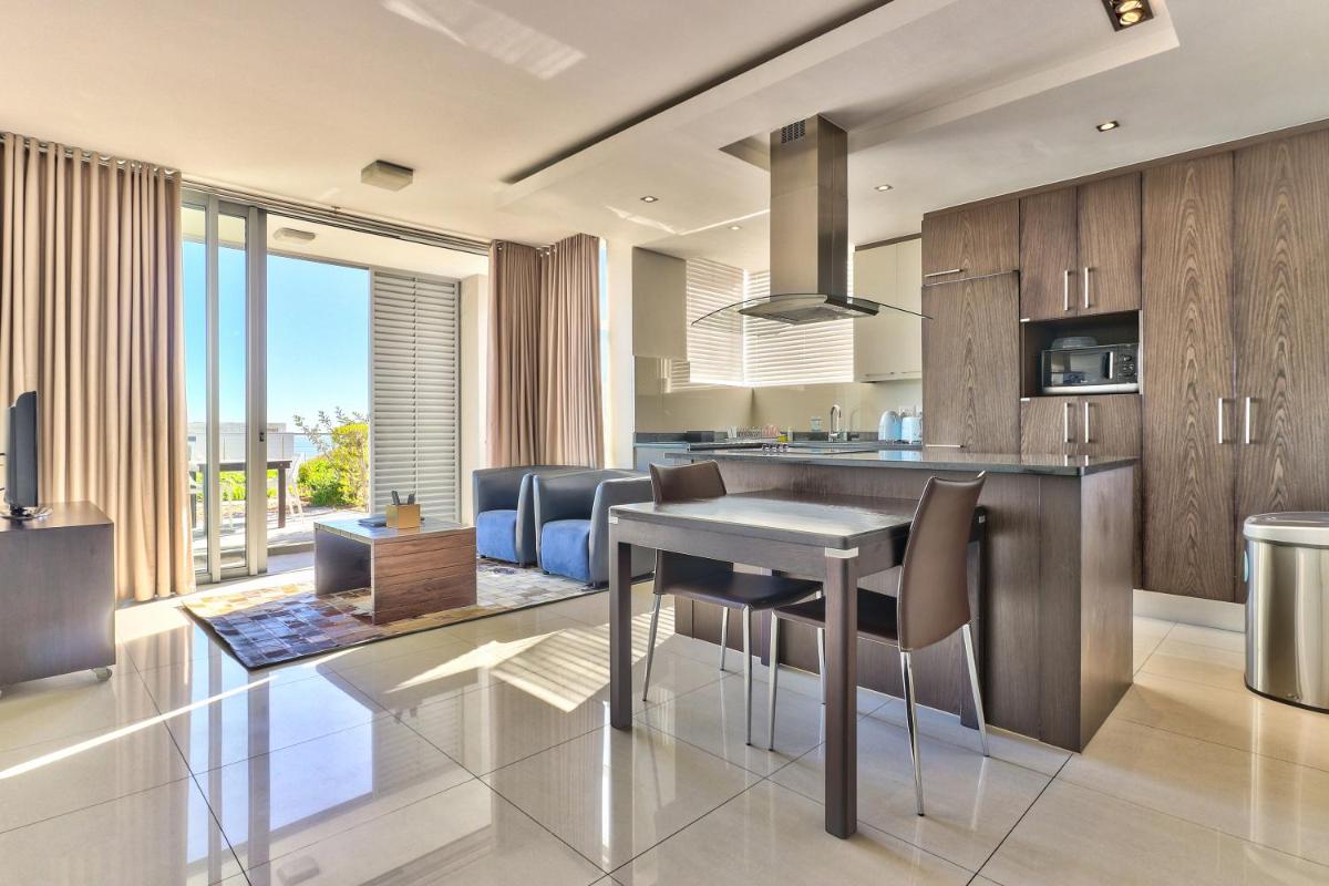 Camps Bay One Bedroom apartment - luxury stay with sea viea - image 2