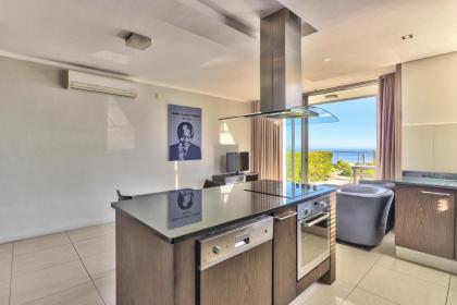 Camps Bay One Bedroom apartment - luxury stay with sea viea - image 5