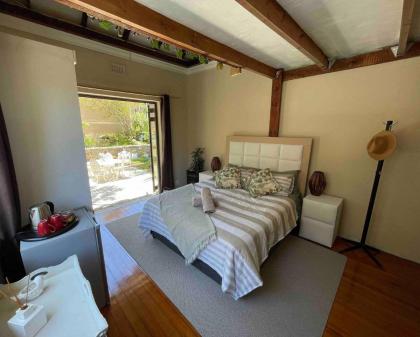 Room in Guest room - Living In Mountain Views Camps Bay - image 2