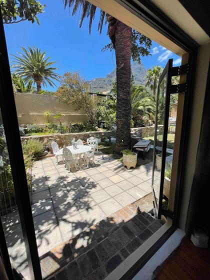 Room in Guest room - Living In Mountain Views Camps Bay - image 8