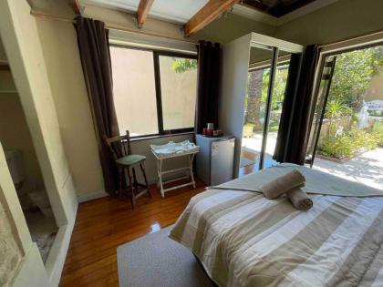 Room in Guest room - Living In Mountain Views Camps Bay - image 9