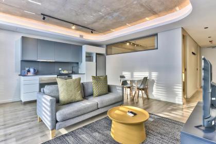 One Bedroom with Balcony and City views Cape Town 