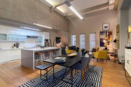 Playful Manhattan Style Loft in Downtown Cape Town - image 3