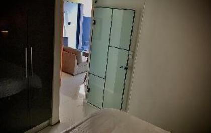 Lovely  1 -  Bedroom Apartment  Free Parking - image 10