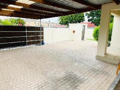 Executive Accommodation Bellville - image 15